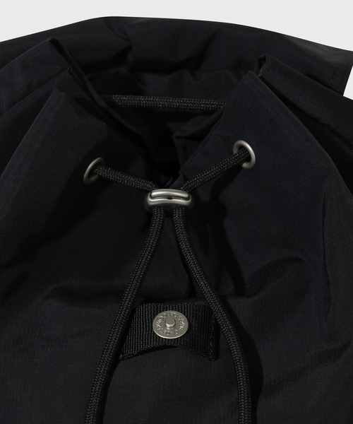 COVERNAT(カバーナット)の「WOMEN SHIRRING FLAP MINI BACKPACK(バックパック/リュック・レディース・アイボリー/ブラック・FREE)」の13枚目の写真