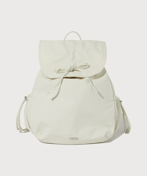 COVERNAT(カバーナット)の「WOMEN SHIRRING FLAP MINI BACKPACK(バックパック/リュック・レディース・アイボリー/ブラック・FREE)」の3枚目の写真