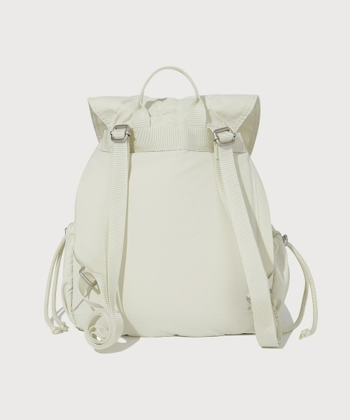 COVERNAT(カバーナット)の「WOMEN SHIRRING FLAP MINI BACKPACK(バックパック/リュック・レディース・アイボリー/ブラック・FREE)」の5枚目の写真