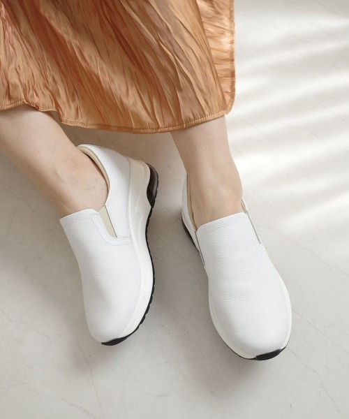 Pointer(shoes)(ポインター)の「【日本製・本革】4.5cmヒール スリッポンシューズ(スリッポン・レディース・グレー系その他/ブラック/ネイビー/ホワイト/グレイッシュベージュ・24.5cm/23cm/22.5cm/23.5cm/24cm)」の2枚目の写真