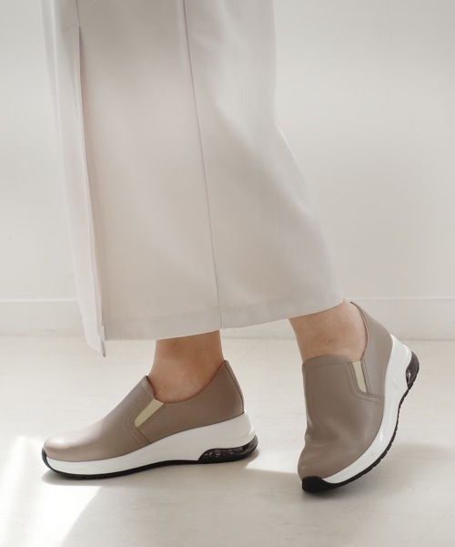 Pointer(shoes)(ポインター)の「【日本製・本革】4.5cmヒール スリッポンシューズ(スリッポン・レディース・グレー系その他/ブラック/ネイビー/ホワイト/グレイッシュベージュ・24.5cm/23cm/22.5cm/23.5cm/24cm)」の4枚目の写真