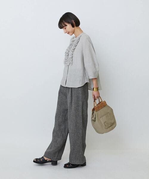 LOISIR（ロワズィール）の「【2月お気に入り登録ブランド内2位】グランジリネンフリルディテールブラウス（シャツ/ブラウス・レディース・ネイビー/ライトグレー/ピンク/オフホワイト/カーキ・FREE）」の14枚目の写真