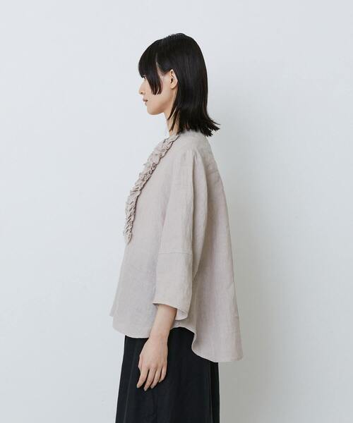 LOISIR（ロワズィール）の「【2月お気に入り登録ブランド内2位】グランジリネンフリルディテールブラウス（シャツ/ブラウス・レディース・ネイビー/ライトグレー/ピンク/オフホワイト/カーキ・FREE）」の8枚目の写真