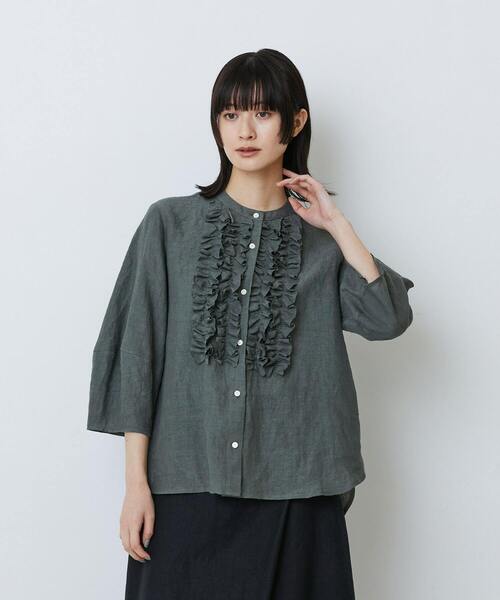 LOISIR（ロワズィール）の「【2月お気に入り登録ブランド内2位】グランジリネンフリルディテールブラウス（シャツ/ブラウス・レディース・ネイビー/ライトグレー/ピンク/オフホワイト/カーキ・FREE）」の6枚目の写真