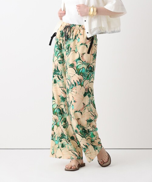 allureville（アルアバイル）の「ボタニカルプリントパンツ（その他パンツ・レディース・ベージュ・2/1）」の2枚目の写真