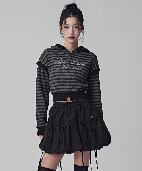 AVANDRESS（アバンドレス ）の「トゥルディストライプクロップフードパーカー ブラック（パーカー・レディース・ブラック・SMALL/MEDIUM）」の2枚目の写真