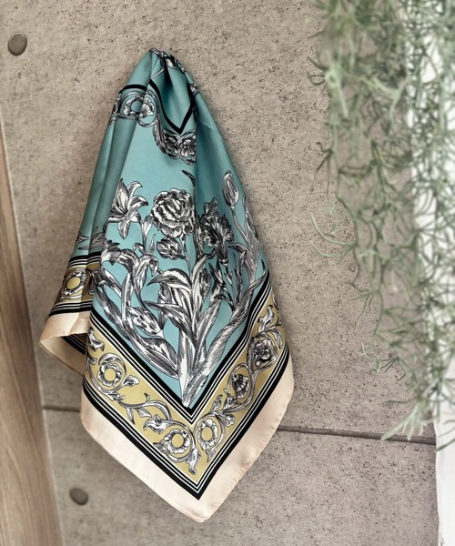 ARTIFICIAL SWEETENER(アーティフィシャル スウィートナー)の「【 ARTIFICIAL SWEETENER 】シルクタッチ フラワー柄 スカーフ(バンダナ/スカーフ・メンズ・エメラルドブルー/ライトブルー/グリーン・FREE)」の3枚目の写真
