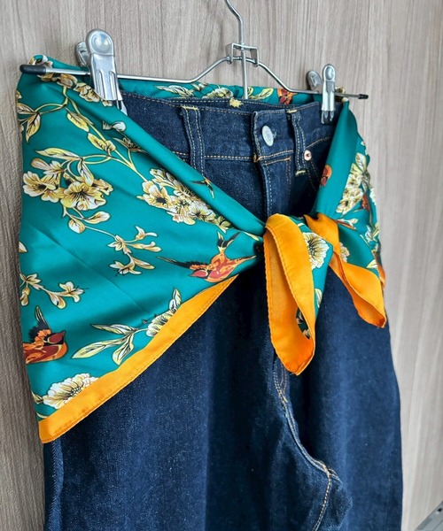 ARTIFICIAL SWEETENER(アーティフィシャル スウィートナー)の「【 ARTIFICIAL SWEETENER 】シルクタッチ フラワー柄 スカーフ(バンダナ/スカーフ・メンズ・エメラルドブルー/ライトブルー/グリーン・FREE)」の5枚目の写真