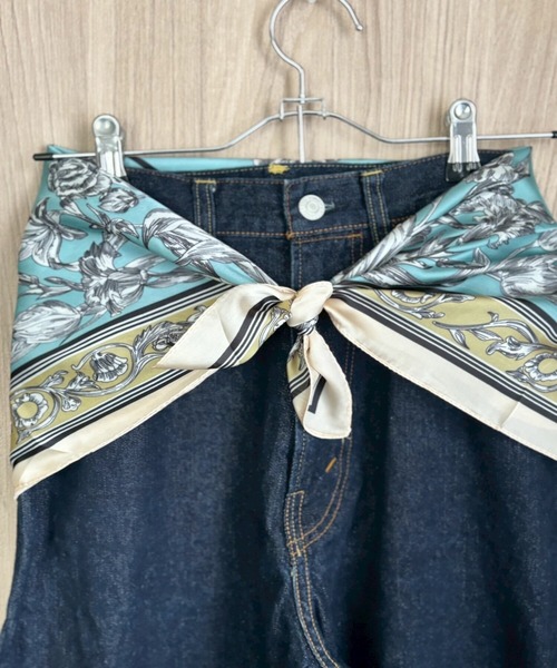 ARTIFICIAL SWEETENER(アーティフィシャル スウィートナー)の「【 ARTIFICIAL SWEETENER 】シルクタッチ フラワー柄 スカーフ(バンダナ/スカーフ・メンズ・エメラルドブルー/ライトブルー/グリーン・FREE)」の6枚目の写真