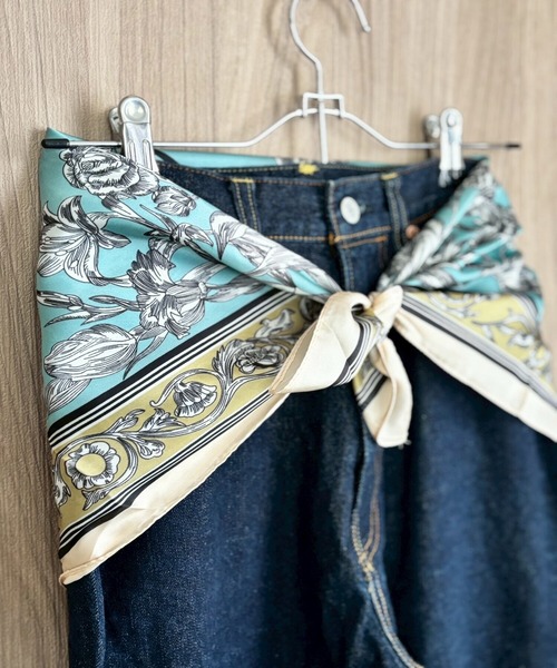 ARTIFICIAL SWEETENER(アーティフィシャル スウィートナー)の「【 ARTIFICIAL SWEETENER 】シルクタッチ フラワー柄 スカーフ(バンダナ/スカーフ・メンズ・エメラルドブルー/ライトブルー/グリーン・FREE)」の7枚目の写真