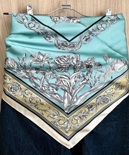 ARTIFICIAL SWEETENER(アーティフィシャル スウィートナー)の「【 ARTIFICIAL SWEETENER 】シルクタッチ フラワー柄 スカーフ(バンダナ/スカーフ・メンズ・エメラルドブルー/ライトブルー/グリーン・FREE)」の9枚目の写真