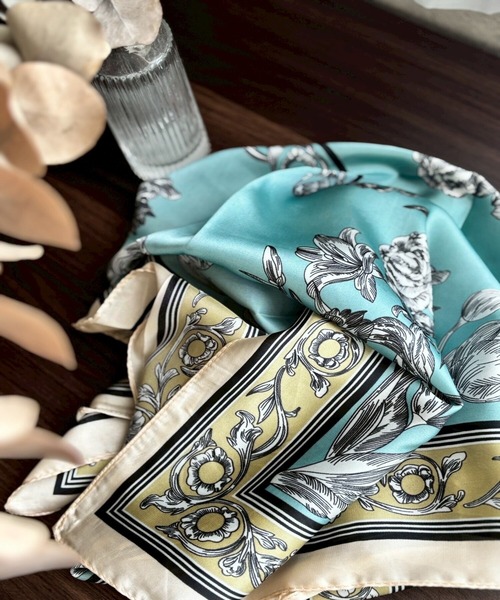 ARTIFICIAL SWEETENER(アーティフィシャル スウィートナー)の「【 ARTIFICIAL SWEETENER 】シルクタッチ フラワー柄 スカーフ(バンダナ/スカーフ・メンズ・エメラルドブルー/ライトブルー/グリーン・FREE)」の8枚目の写真