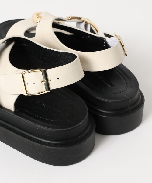 LEPSIM(レプシィム)の「ベルトバックルクッションサンダル 638815(サンダル・レディース・ベージュ/アイボリー/ブラック・LARGE/MEDIUM)」の9枚目の写真