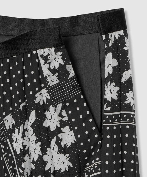 ANAYI（アナイ）の「【セットアップ対応商品】ドットパッチワークプリントプリーツ スカート（スカート・レディース・ブラック・36/34/38）」の4枚目の写真