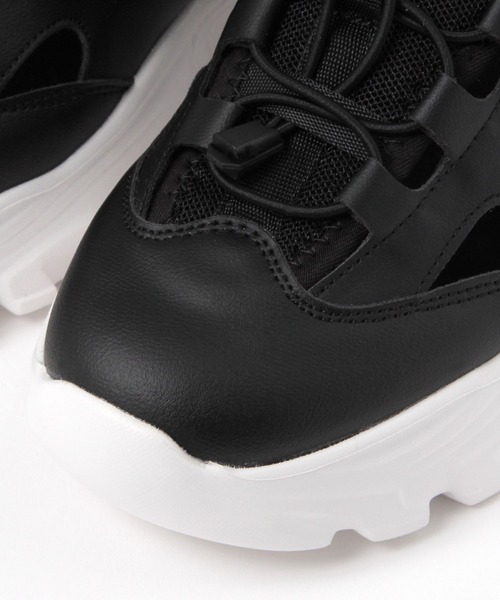 LEPSIM（レプシィム）の「ボリュームスニーカーサンダル　647407（サンダル・レディース・アイボリー/ブラック・MEDIUM/LARGE）」の7枚目の写真