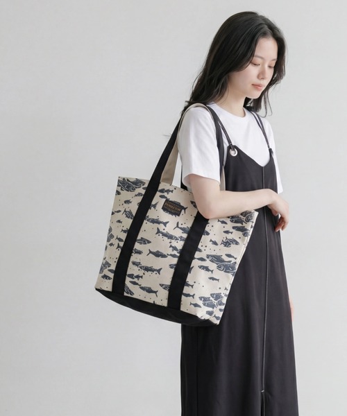 PENDLETON(ペンドルトン)の「【PE3】【PENDLETON/ペンドルトン】Salmon Pattern CANVAS LARGE TOTE PDT-000-261016(トートバッグ・メンズ・ブルー/ブラック・FREE)」の1枚目の写真