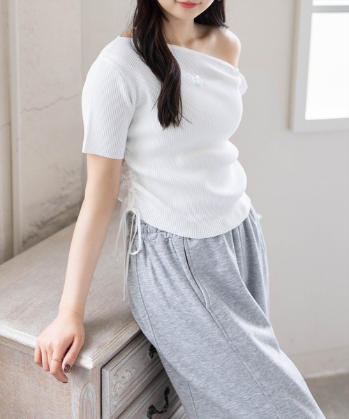 clear（クリア）の「ワンポイントラインストーンドロストワンショルニットトップス［骨格ウェーブ/Y2K］（ニット/セーター・レディース・オフホワイト/ブラック/イエロー/杢グレー・F）」の19枚目の写真