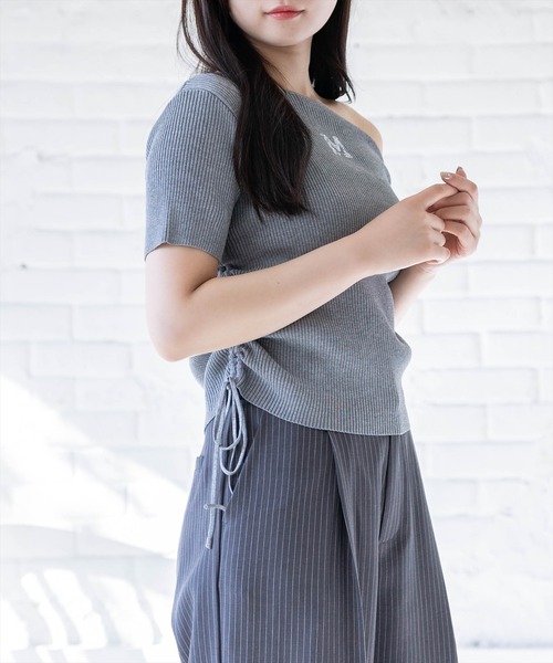 clear（クリア）の「ワンポイントラインストーンドロストワンショルニットトップス［骨格ウェーブ/Y2K］（ニット/セーター・レディース・オフホワイト/ブラック/イエロー/杢グレー・F）」の6枚目の写真