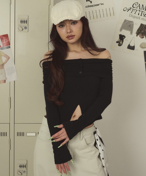 WEGO(ウィゴー)の「DISPARK/【26年春夏新作】フェイクボタンオフショルトップ(Tシャツ/カットソー・レディース・ブラック/グレー・FREE)」の2枚目の写真