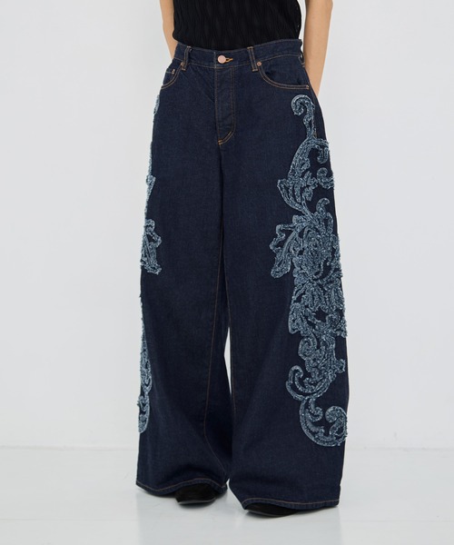 TAAKK(ターク)の「【TAAKK/ターク】Denim Pants(刺繍)/デニムワイドパンツ(デニムパンツ・レディース・インディゴブルー/マルチ・1/2)」の2枚目の写真