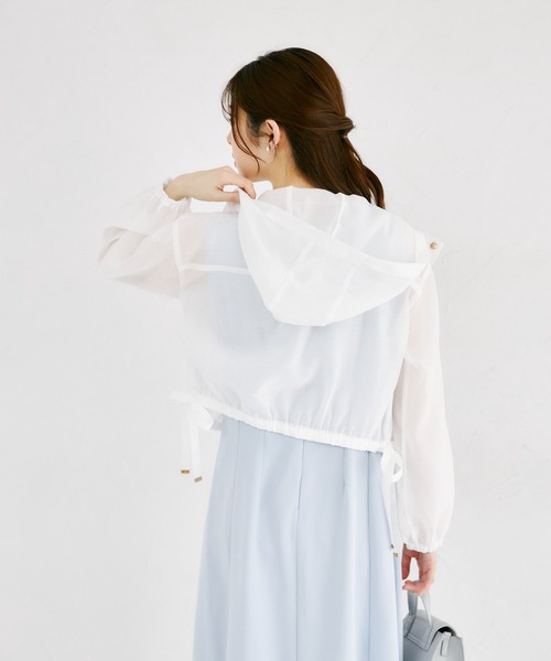 tocco closet(トッコ クローゼット)の「サイドリボン付きシアーブルゾンパーカー(パーカー・レディース・オフホワイト/グレイッシュベージュ/グレー系その他・M)」の9枚目の写真
