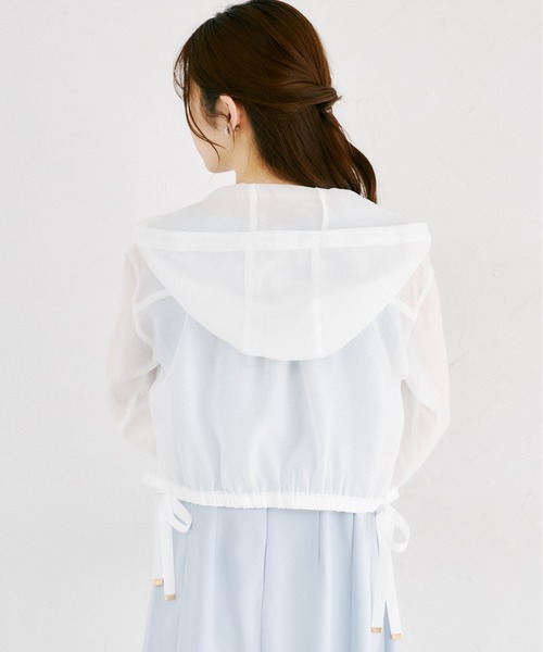tocco closet(トッコ クローゼット)の「サイドリボン付きシアーブルゾンパーカー(パーカー・レディース・オフホワイト/グレイッシュベージュ/グレー系その他・M)」の10枚目の写真