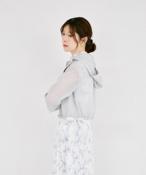 tocco closet(トッコ クローゼット)の「サイドリボン付きシアーブルゾンパーカー(パーカー・レディース・オフホワイト/グレイッシュベージュ/グレー系その他・M)」の15枚目の写真