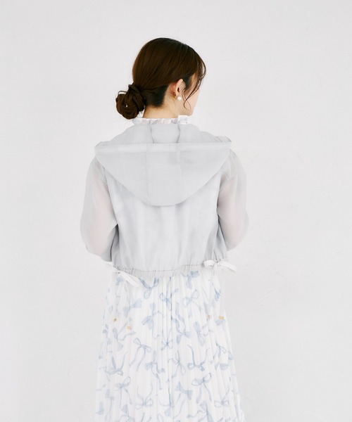 tocco closet(トッコ クローゼット)の「サイドリボン付きシアーブルゾンパーカー(パーカー・レディース・オフホワイト/グレイッシュベージュ/グレー系その他・M)」の16枚目の写真