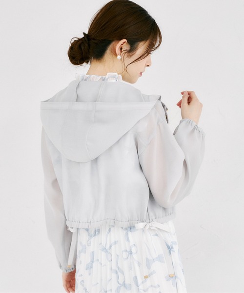 tocco closet(トッコ クローゼット)の「サイドリボン付きシアーブルゾンパーカー(パーカー・レディース・オフホワイト/グレイッシュベージュ/グレー系その他・M)」の17枚目の写真