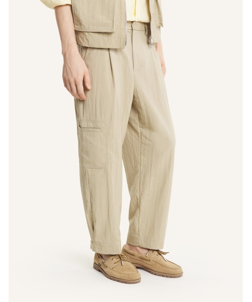 Maison Kitsune(メゾンキツネ)の「PLEATED CARGO PANTS(カーゴパンツ・メンズ・ライトオリーブ・42/40/38/36/46/44)」の6枚目の写真
