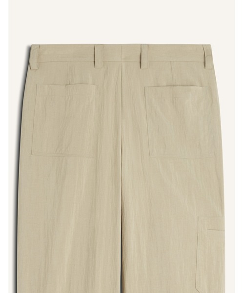 Maison Kitsune(メゾンキツネ)の「PLEATED CARGO PANTS(カーゴパンツ・メンズ・ライトオリーブ・42/40/38/36/46/44)」の3枚目の写真