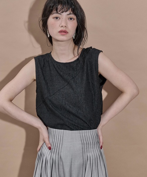 THE YOn(ザヨン)の「リボンショルダージャガードノースリトップス(Tシャツ/カットソー・レディース・アイボリー/ブラック・FREE)」の12枚目の写真