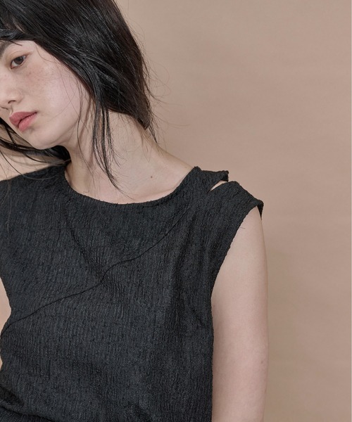 THE YOn(ザヨン)の「リボンショルダージャガードノースリトップス(Tシャツ/カットソー・レディース・アイボリー/ブラック・FREE)」の14枚目の写真