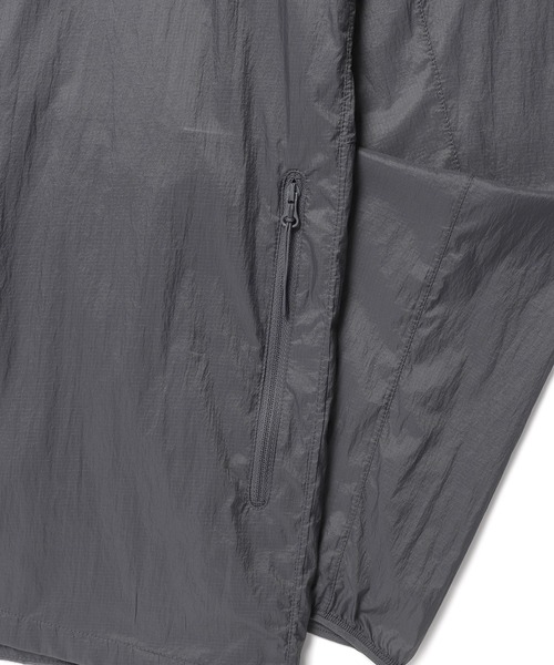 Snow Peak(スノーピーク)の「Snow Peak / Picolite Ultra-Light Windbreaker ピコライト超軽量ウィンドブレーカー 海外限定(マウンテンパーカー・メンズ・グレー/ダークネイビー・M/L)」の14枚目の写真