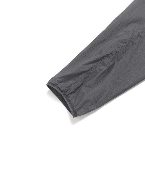 Snow Peak(スノーピーク)の「Snow Peak / Picolite Ultra-Light Windbreaker ピコライト超軽量ウィンドブレーカー 海外限定(マウンテンパーカー・メンズ・グレー/ダークネイビー・M/L)」の13枚目の写真