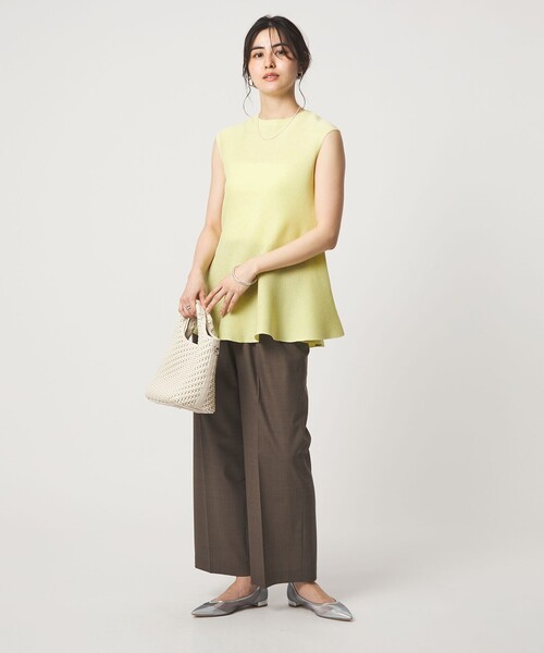green label relaxing(グリーンレーベルリラクシング)の「ブライトシアー ペプラム ノースリーブ ニット(ニット/セーター・レディース・ダークブラウン/オフホワイト/イエロー・FREE)」の17枚目の写真