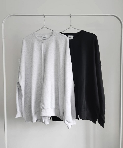 YACA(ヤーカ)の「Asymmetry Crew Neck Sweat/アシンメトリークルーネックスウェット【unisex item】(スウェット・レディース・ブラック/アッシュグレー・FREE)」の17枚目の写真