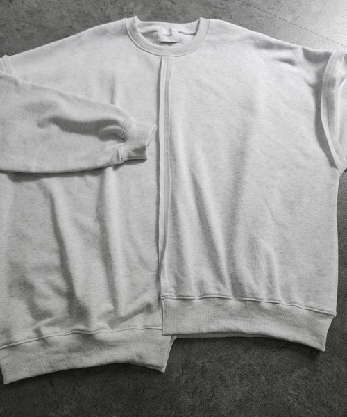 YACA(ヤーカ)の「Asymmetry Crew Neck Sweat/アシンメトリークルーネックスウェット【unisex item】(スウェット・レディース・ブラック/アッシュグレー・FREE)」の19枚目の写真