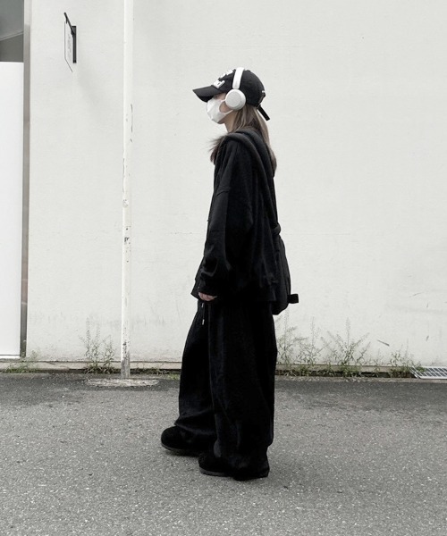 YACA(ヤーカ)の「Asymmetry Crew Neck Sweat/アシンメトリークルーネックスウェット【unisex item】(スウェット・レディース・ブラック/アッシュグレー・FREE)」の21枚目の写真