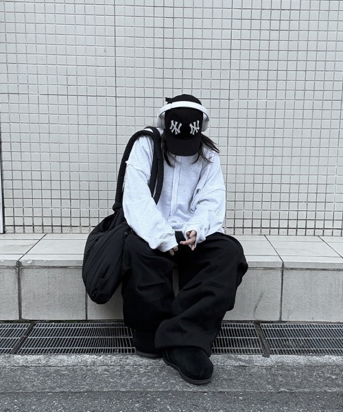 YACA(ヤーカ)の「Asymmetry Crew Neck Sweat/アシンメトリークルーネックスウェット【unisex item】(スウェット・レディース・ブラック/アッシュグレー・FREE)」の8枚目の写真