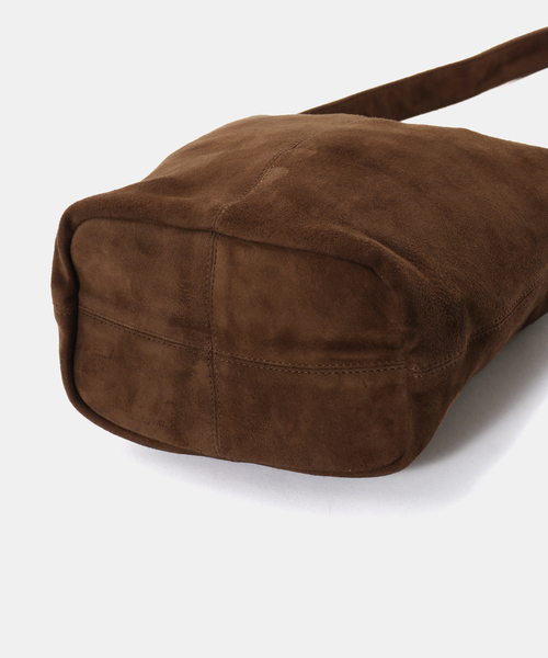 IENA(イエナ)の「Morphee/モルフェ CYLINDER(S size)OIL SUEDE BROWN バッグ(ショルダーバッグ・レディース・ブラウン・FREE)」の8枚目の写真