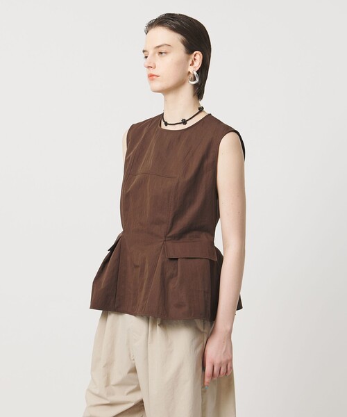 ASTRAET(アストラット)の「<ASTRAET>フレア クルーネックノースリーブブラウス(シャツ/ブラウス・レディース・ダークグレー/ダークブラウン・FREE)」の2枚目の写真