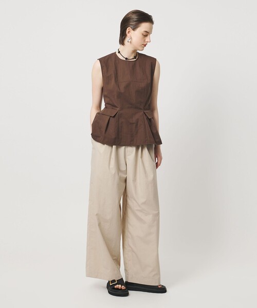ASTRAET(アストラット)の「<ASTRAET>フレア クルーネックノースリーブブラウス(シャツ/ブラウス・レディース・ダークグレー/ダークブラウン・FREE)」の5枚目の写真