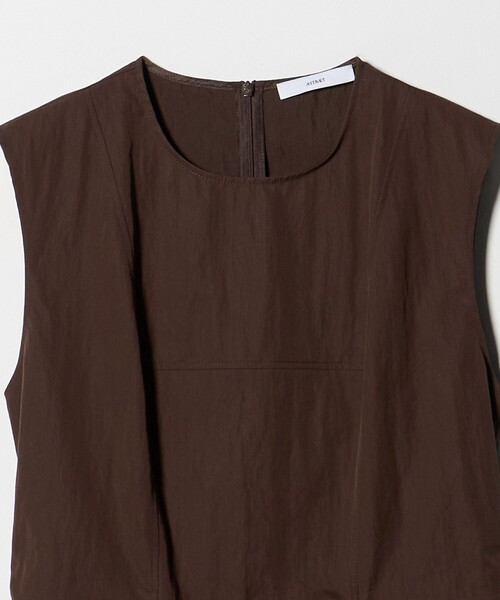 ASTRAET(アストラット)の「<ASTRAET>フレア クルーネックノースリーブブラウス(シャツ/ブラウス・レディース・ダークグレー/ダークブラウン・FREE)」の14枚目の写真