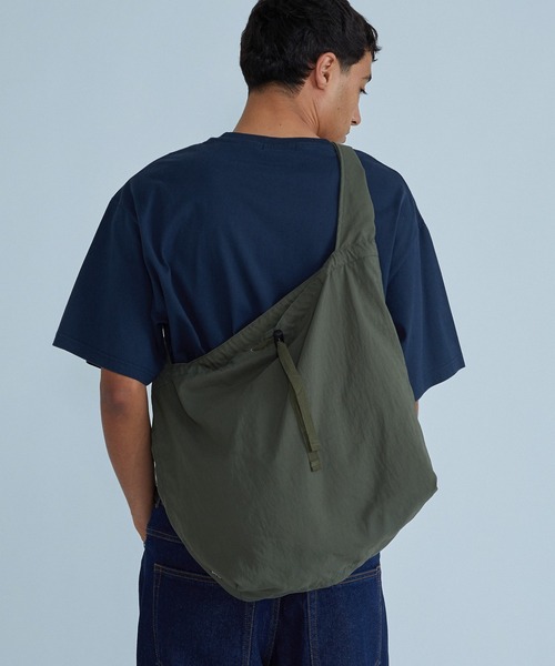 SILAS(サイラス)の「PACKABLE SHOULDER BAG(ショルダーバッグ・メンズ・オリーブ/ブラック・ONE SIZE)」の2枚目の写真