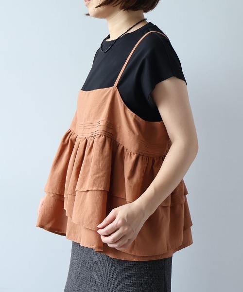 leswel(レスウェル)の「【M/L】フリルティアードキャミブラウス(その他トップス・レディース・ブラック/ネイビー/キャメル・L/M)」の6枚目の写真