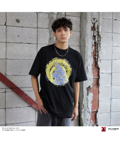 AIR TWOKYO(エアトゥーキョー)の「『ゴジラVSデストロイア』30周年 シーンイラストTシャツ 2(バーニングゴジラ)(Tシャツ/カットソー・メンズ・ブラック/ホワイト・XX-LARGE/X-LARGE/LARGE/MEDIUM/SMALL)」の2枚目の写真