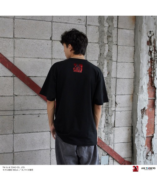 AIR TWOKYO(エアトゥーキョー)の「『ゴジラVSデストロイア』30周年 シーンイラストTシャツ 2(バーニングゴジラ)(Tシャツ/カットソー・メンズ・ブラック/ホワイト・XX-LARGE/X-LARGE/LARGE/MEDIUM/SMALL)」の3枚目の写真