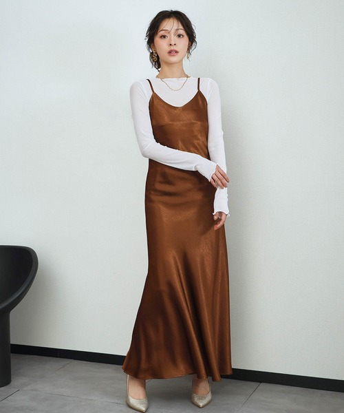 LOWO（ロワ）の「シアートップス 長袖 メロウ シースルートップス レイヤードトップス オケージョン 結婚式 パーティー お呼ばれ《着用動画あり》（Tシャツ/カットソー・レディース・ブラック/ブラウン/ブルー/アイボリー/ホワイト/グレー・FREE）」の9枚目の写真
