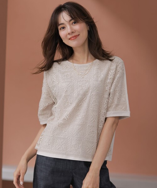 J.PRESS Ladies(J.プレス レディス)の「【一枚で着映え・シーンレスに活躍】レーシーコンビ クルーネック カットソー(Tシャツ/カットソー・レディース・ホワイト系/スカイブルー系/ネイビー系/ベージュ系・SMALL)」の2枚目の写真